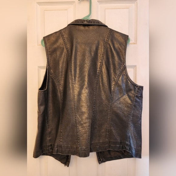 Lisa International Vest - Picture 2 of 2